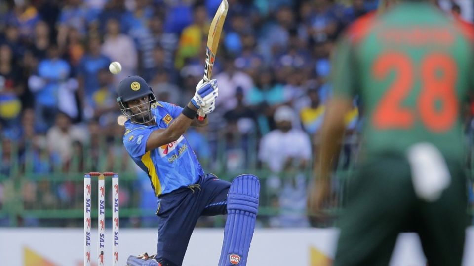 Angelo Mathews flays one away
