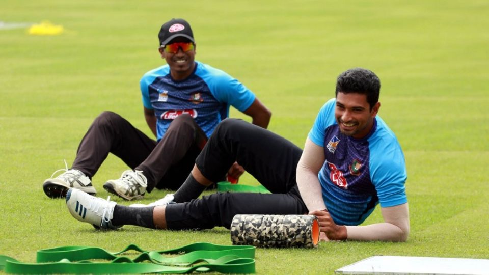 Mahmudullah and Rubel Hossain appear relaxed before the tri-series final
