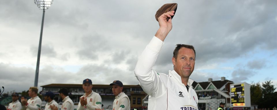 Marcus Trescothick raises his cap to the crowd as he is given a guard of honour in his final match