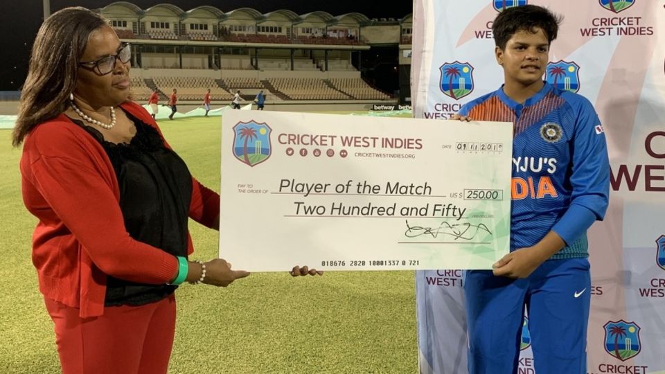 Shafali Verma receives the Player-of-the-Match award from former West Indies captain Verena Felicien