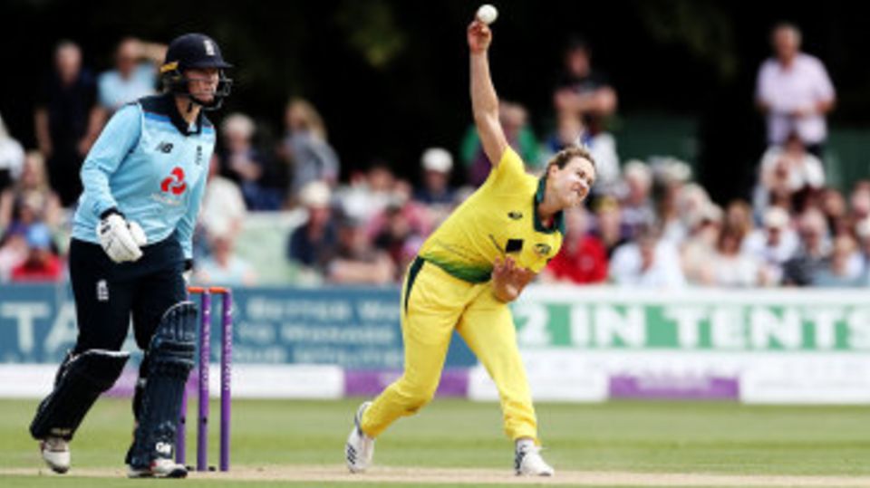 Ellyse Perry beat Shelley Nitschke's Australian record of best innings figures by two runs