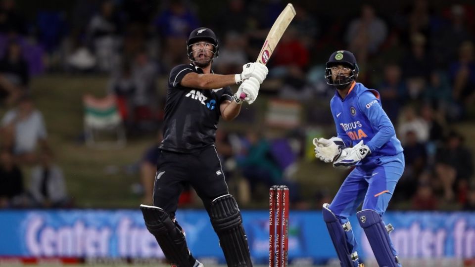 Colin de Grandhomme smashes one into orbit