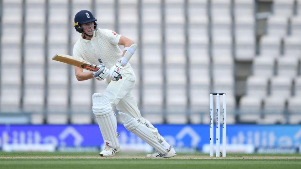 Zak Crawley bats