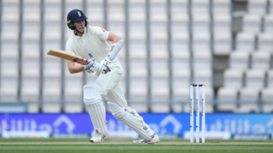 Zak Crawley bats