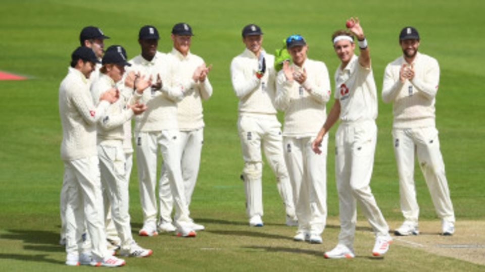 Stuart Broad acknowledges his 500th Test wicket