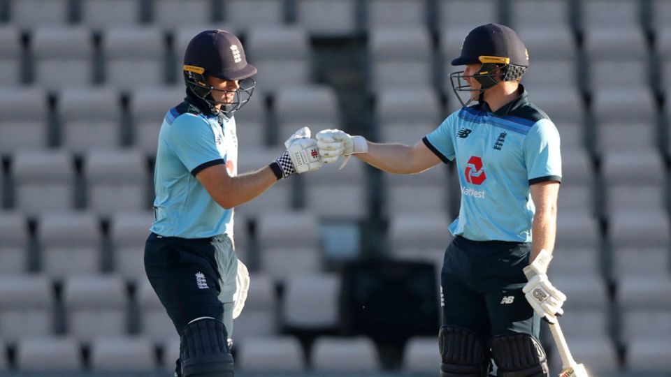 Sam Billings and Eoin Morgan touch gloves