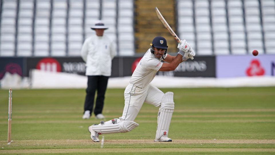 David Bedingham steers through the covers