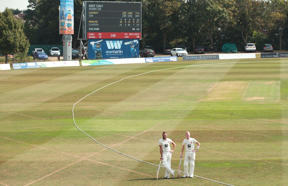 Jack Leaning and Jordan Cox pose in front of the scoreboard after their record stand in 2020