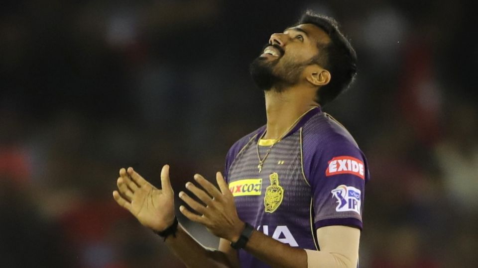 Sandeep Warrier eased his way back, with a little help from Vijay Shankar