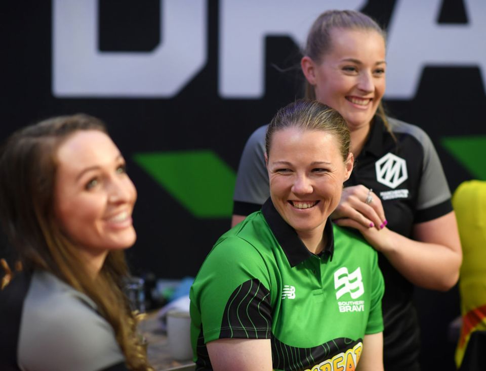 Anya Shrubsole has re-signed for Southern Brave