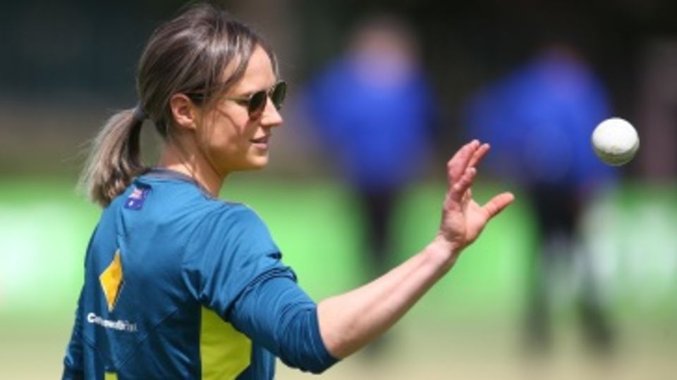 Ellyse Perry helps her team-mates with warm-ups