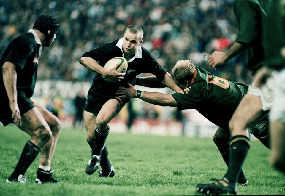 Can't catch me: the All Blacks' Christian Cullen evades the Springboks' Francois Pienaar, Cape Town, 1996