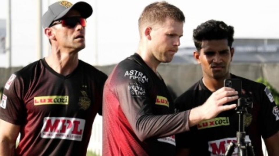 Lockie Ferguson and Shivam Mavi test out the Machineroad app at the KKR nets