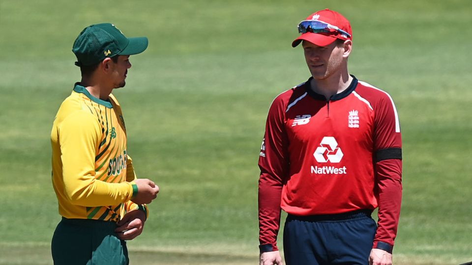 Eoin Morgan and Quinton de Kock at the toss