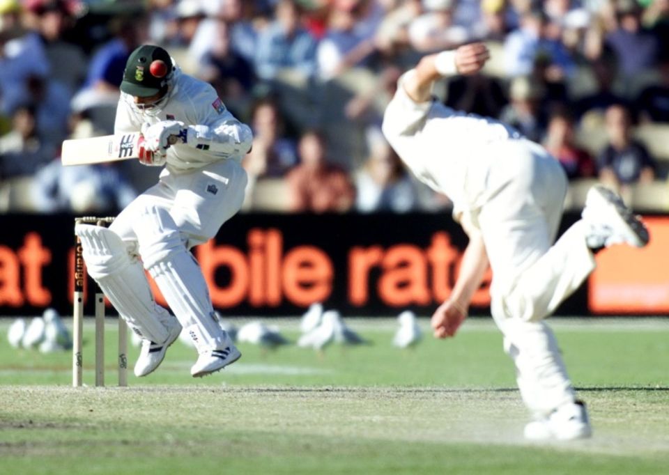 Brett Lee to Makhaya Ntini, 2001: welcome to Adelaide