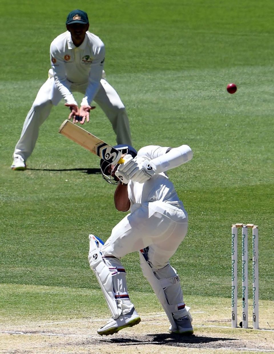 Umesh Yadav gets out of the way of a Starc bouncer. "You don't hit me, I won't hit you" doesn't apply among fast bowlers anymore