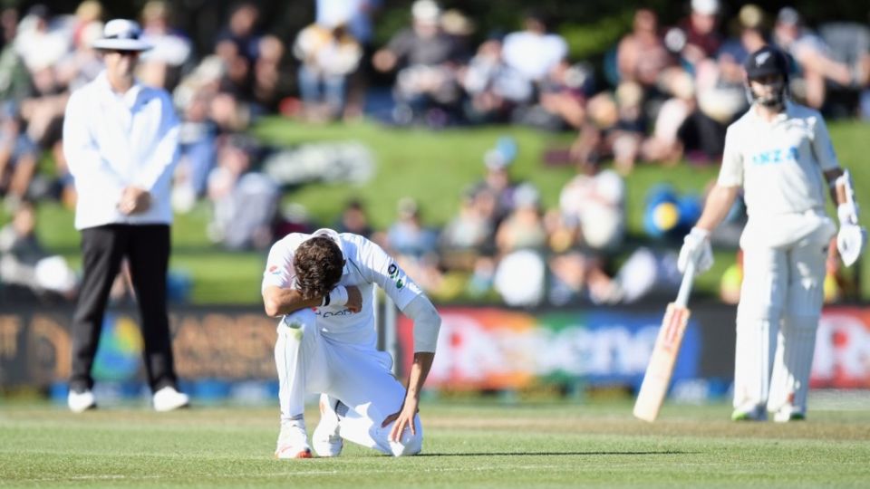 Shaheen Afridi reacts to a dropped catch