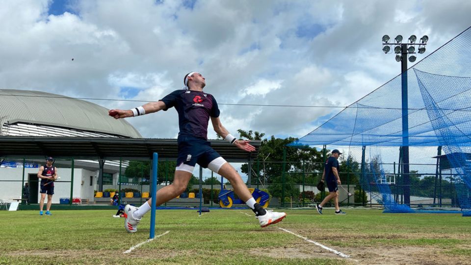 Stuart Broad trains during the Sri Lanka leg of England's tour