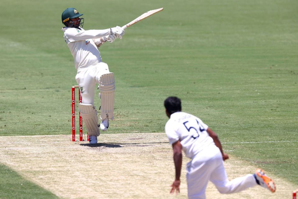 Nathan Lyon pulls