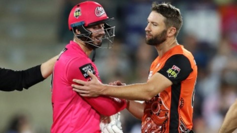 James Vince and Andrew Tye shake hands after Sydney Sixers' win