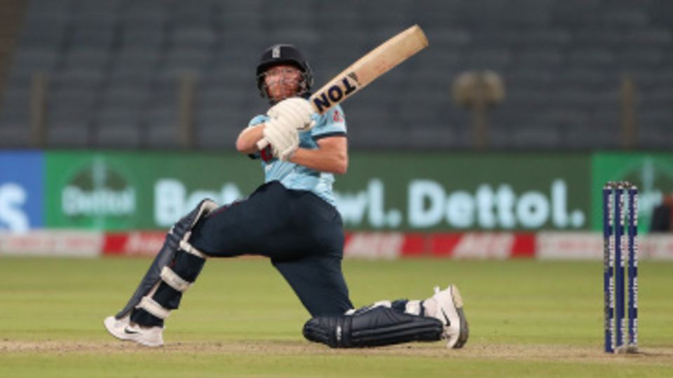 Jonny Bairstow heaves one over the leg side