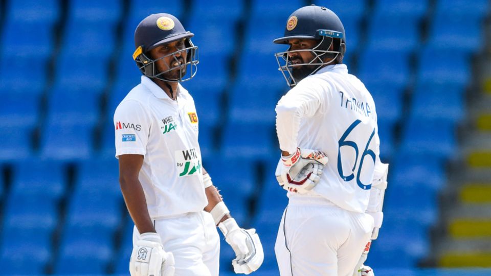 Oshada Fernando and Lahiru Thirimanne put on 162 for the third wicket