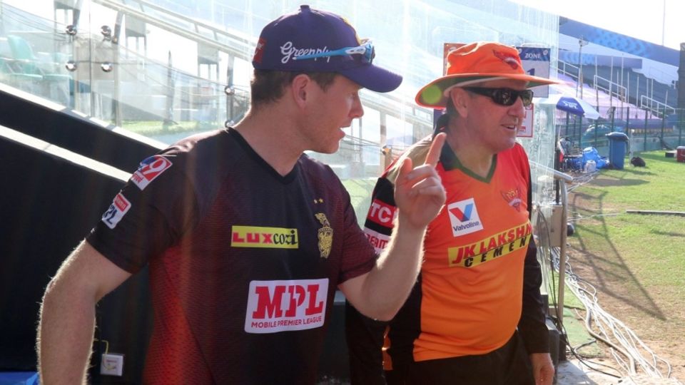 Eoin Morgan and Trevor Bayliss at the 2020 IPL