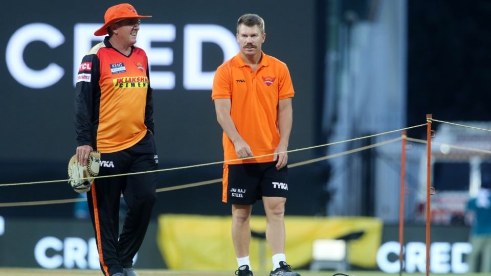 Trevor Bayliss and David Warner have a chat ahead of the match