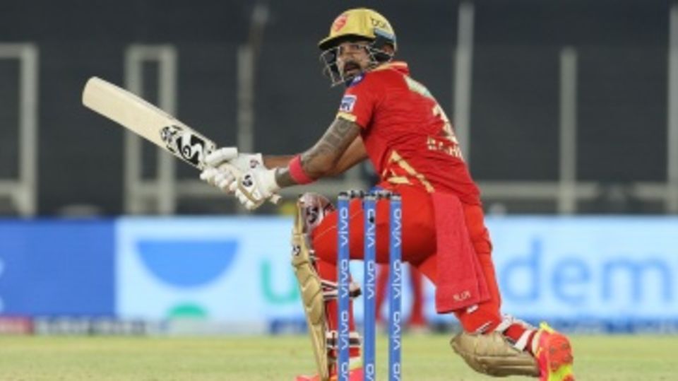 KL Rahul attempts the scoop