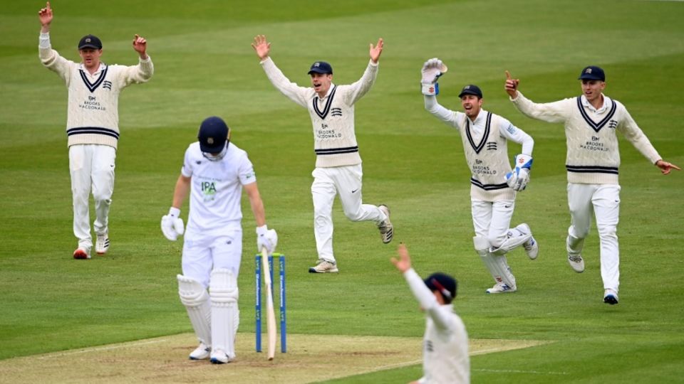 Joe Weatherley fell early as Middlesex's seamers battled back against Hampshire