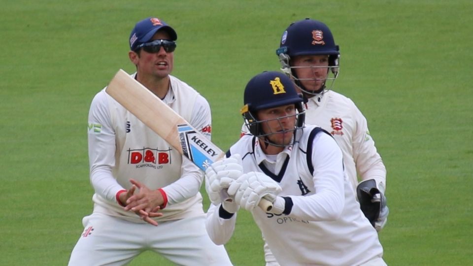 Danny Briggs dug in as Warwickshire's nightwatchman