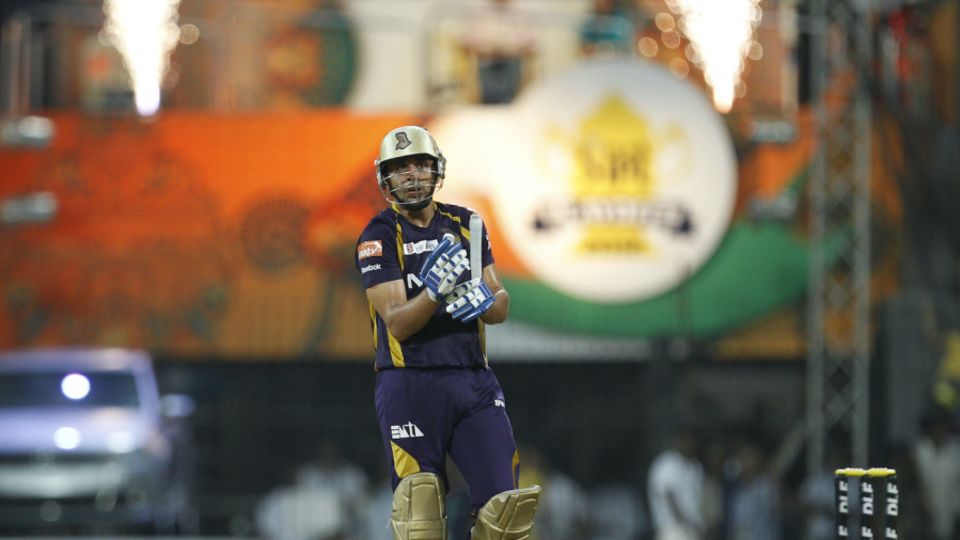 Manvinder Bisla takes a break on his way to 89 against CSK in 2012