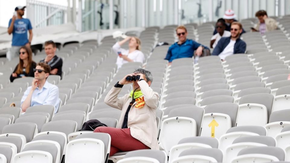 The fact that there was no slow-hand-clapping was probably because the thinning crowd were either too polite or just resigned to the inevitable