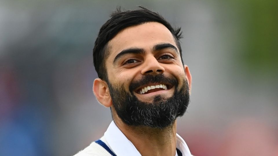 Virat Kohli walks off at lunch