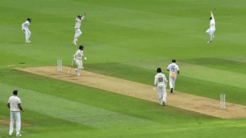 Mohammed Shami catches Tom Latham's splice, but it flies over Ajinkya Rahane
