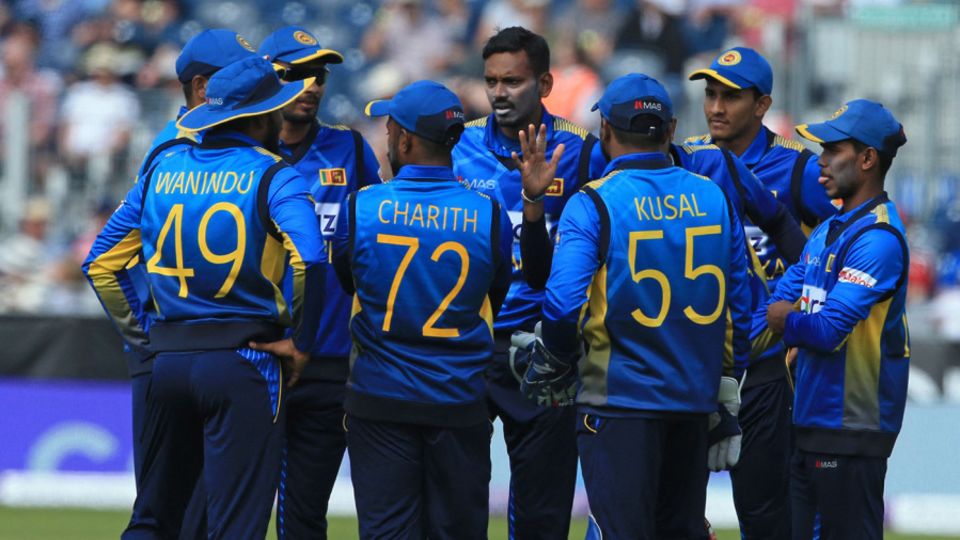 Players who were holding out for better central contracts are now unhappy with those who agreed to sign SLC's temporary tour contract