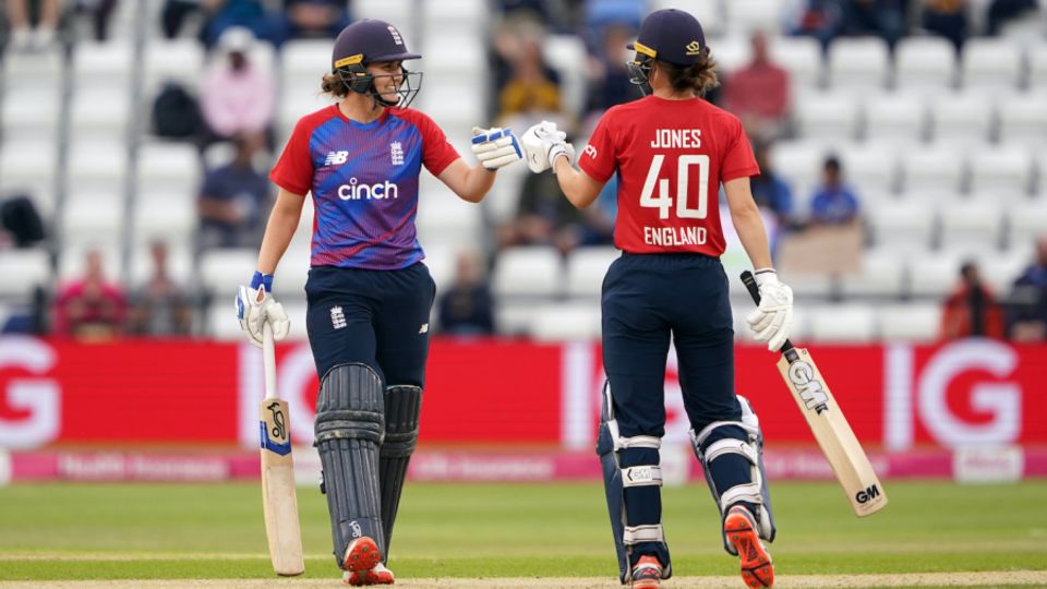Nat Sciver and Amy Jones stitched a brisk partnership