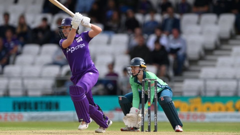 Alice Davidson-Richards anchored Superchargers' innings