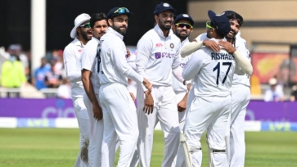 India are a pleased bunch as Mohammed Siraj has a not-out caught-behind appeal overturned on review