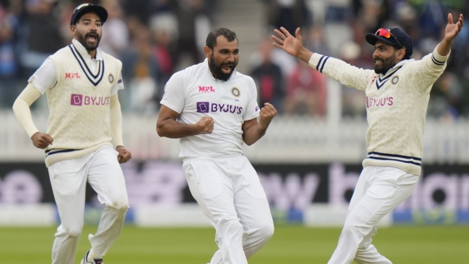 Mohammed Siraj, Mohammed Shami and Ravindra Jadeja celebrate