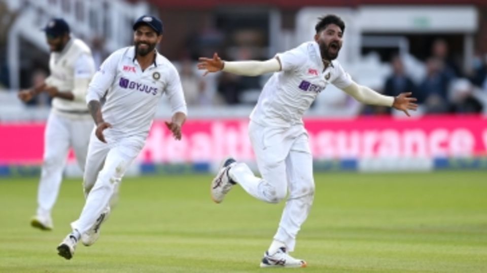 Mohammed Siraj struck twice in two balls in the final session