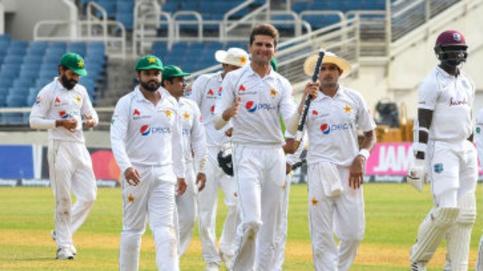 Shaheen Afridi leads Pakistan off the field after victory