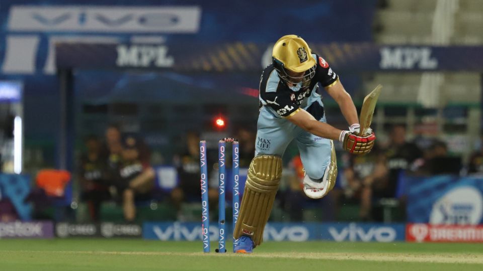 AB de Villiers fell for a first-ball duck, yorked by Andre Russell