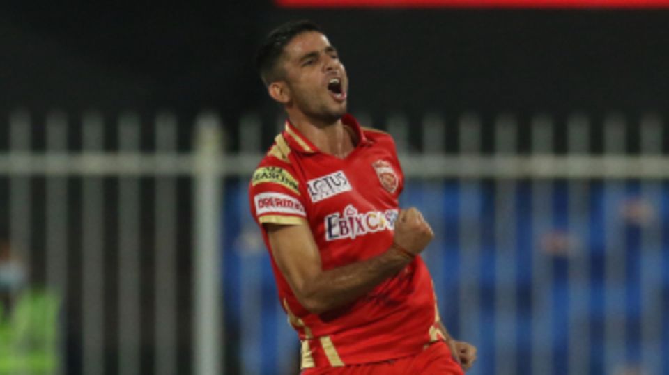 Ravi Bishnoi exults after hitting Manish Pandey's stumps