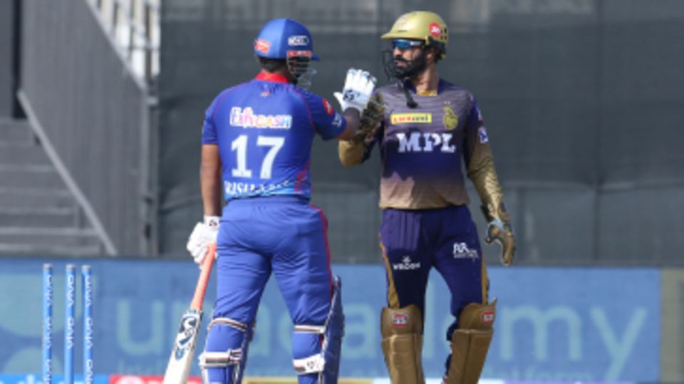 Rishabh Pant apologises to Dinesh Karthik after a bit of a wild swing in the wicketkeeper's direction