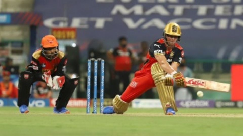AB de Villiers brings out the reverse sweep