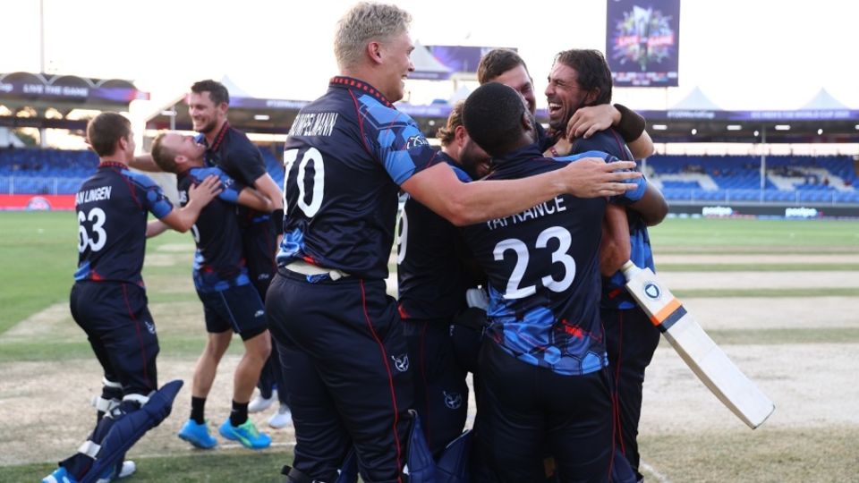 David Wiese is congratulated by his team-mates
