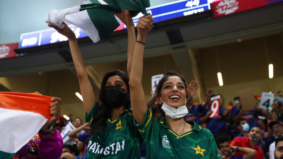 Pakistan fans celebrate as Babar Azam and Mohammad Rizwan cruise