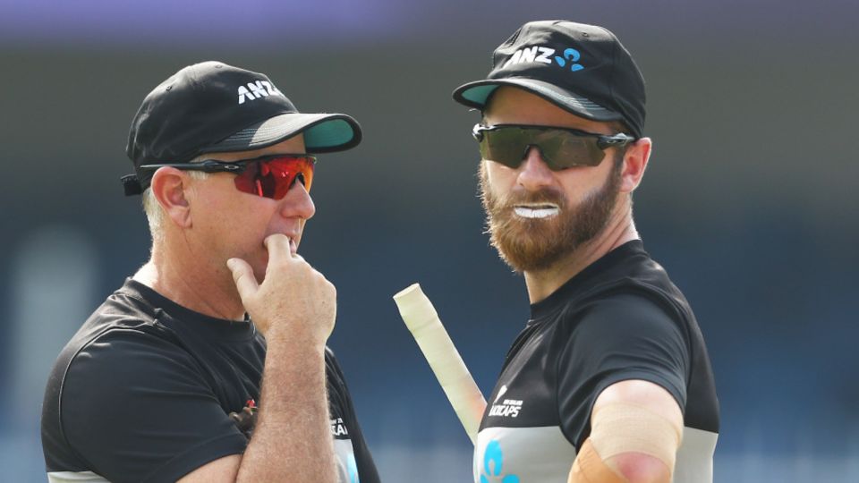 Gary Stead and Kane Williamson have a chat