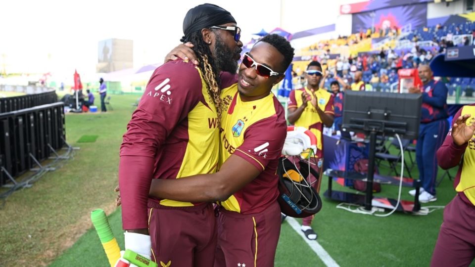 Chris Gayle and Dwayne Bravo embrace